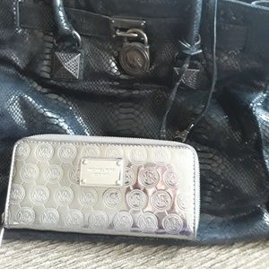 Micheal Kors Hamilton purse w matching  wallet.